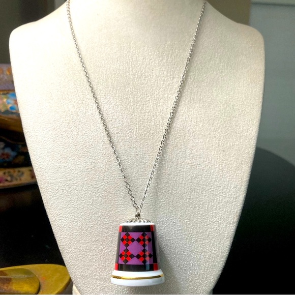 THIMBLE Necklace-GEROLD PORZELLAN TCC PATCHWORK QUILT - "NINE-PATCH BLOCK" - Picture 2 of 4